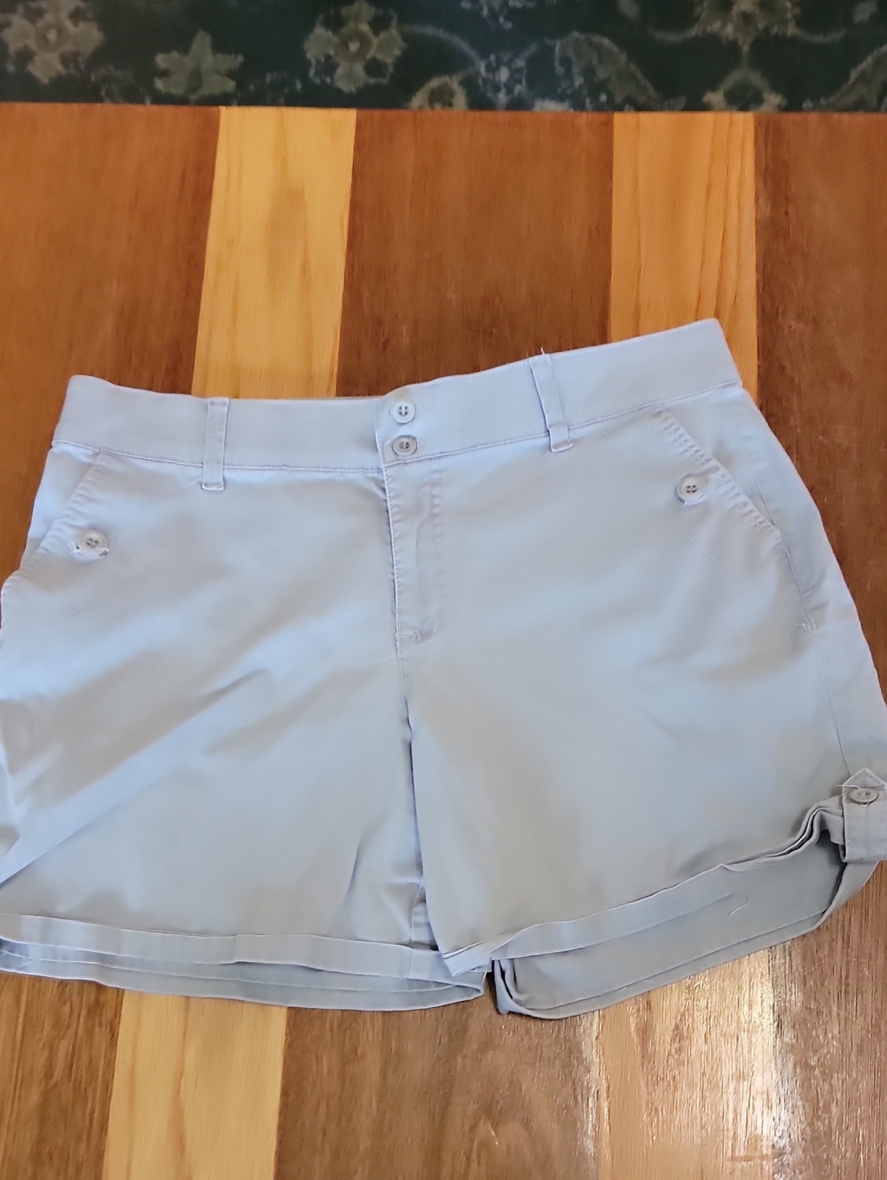 Light Grey Women's Casual Roll-Cuff Shorts